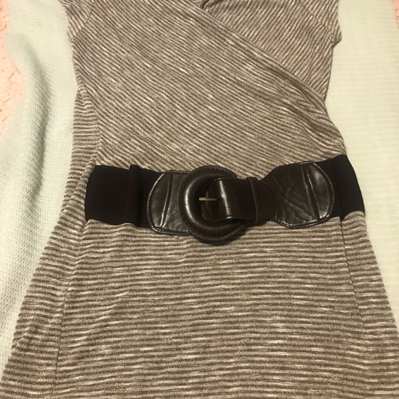 Striped tee - v-neck& faux belt trim. - Picture 3 of 6